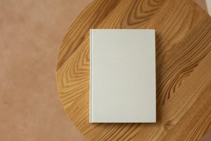 Tafel met schetsboek